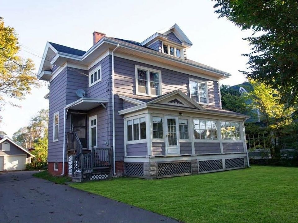1st image of 211 Notre Dame St