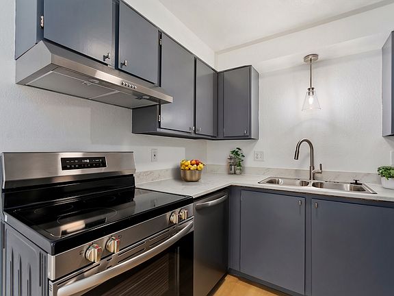 3rd image of 1915 S Vista Ave #1933