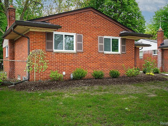 3rd image of 30644 Hayes Rd