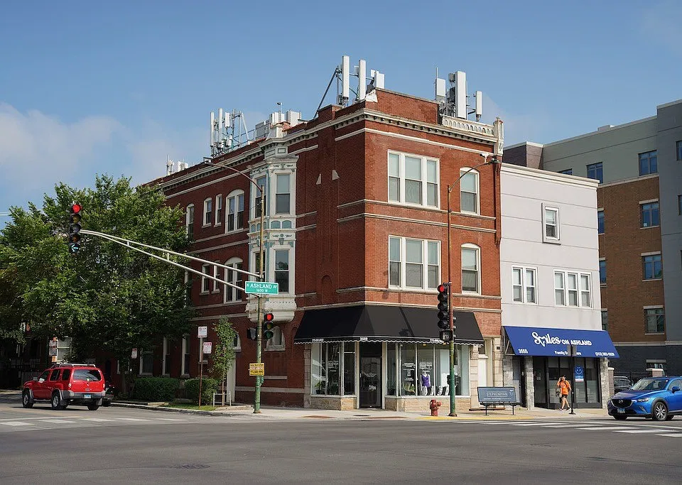 3559 N Ashland Ave #R4