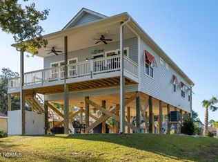 154 Hunting Bay Dr, Swansboro, NC 28584