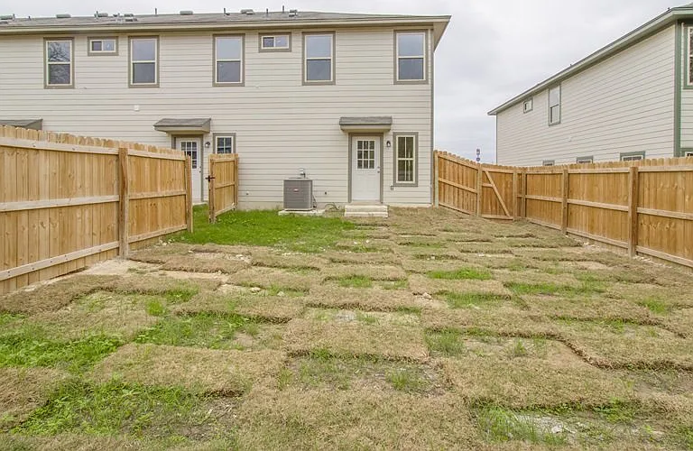 7503 Savannah Brks — Photo 24