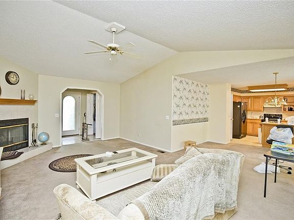 4th image of 16 Westbury Dr