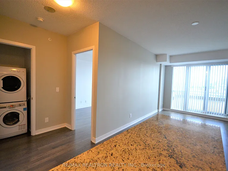 9201 Yonge St #703 — Photo 17