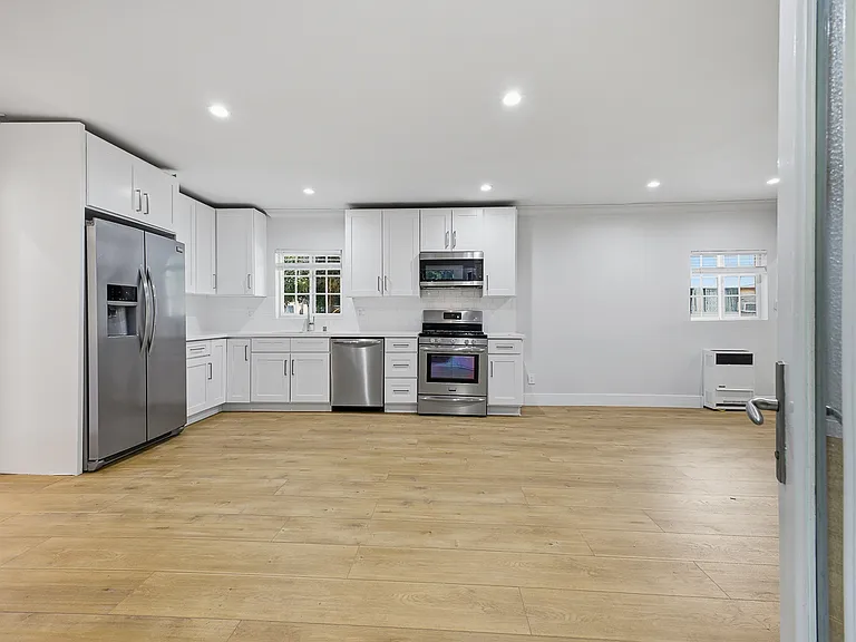 243 Crandall St — Photo 2