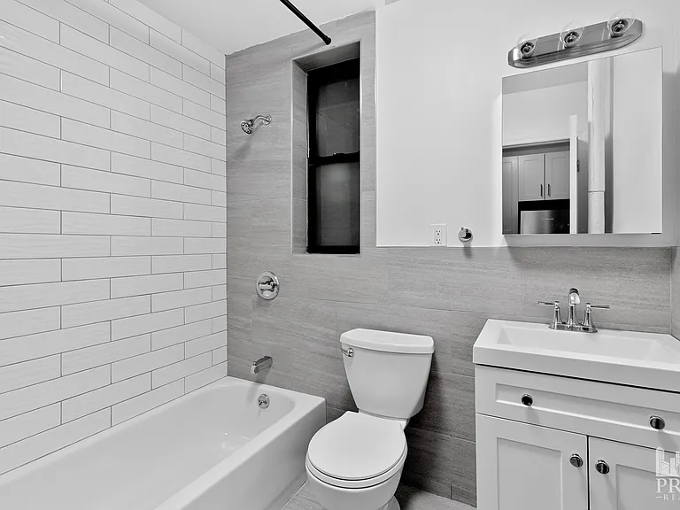 418 E 9th St #3A — Photo 7
