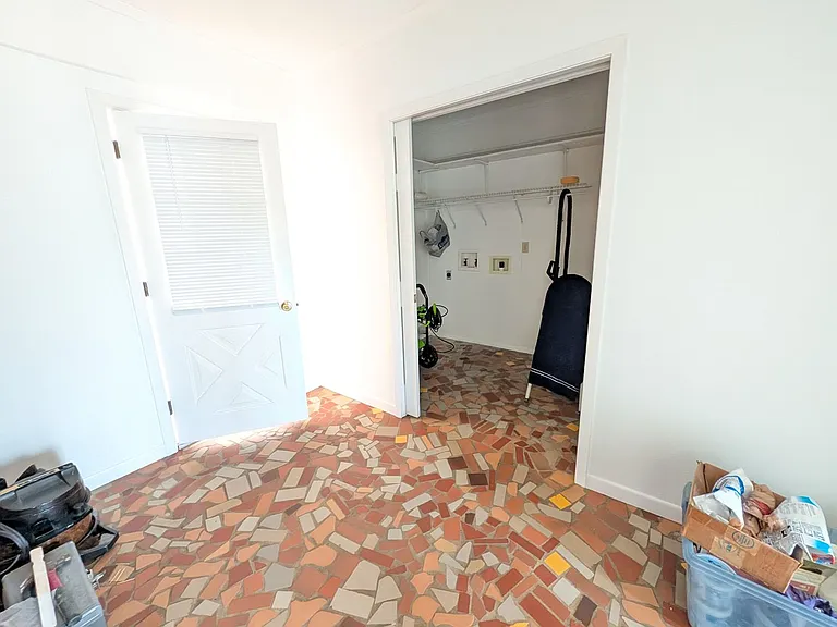 635 Summit Dr — Photo 10
