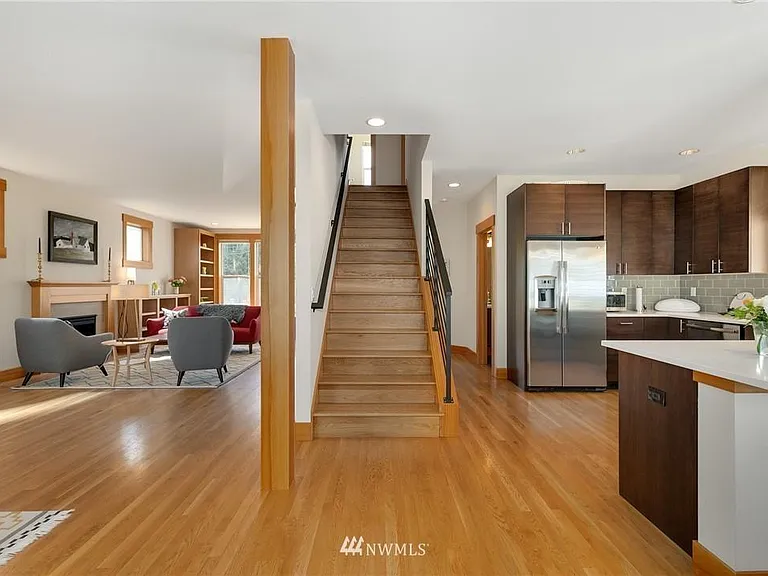 512 N 101st St — Photo 3