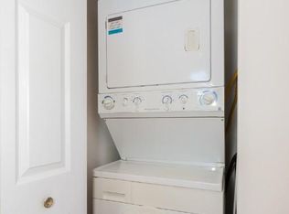 3339 W Byron St APT 1, Chicago, IL 60618