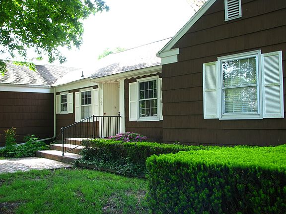 4th image of 707 E Scott St