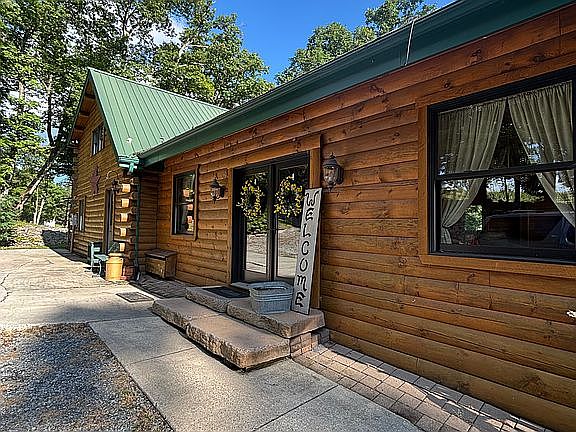 2nd image of 2044 Longs Run Rd