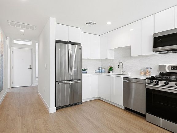 4th image of 4805 Bakman Ave #307