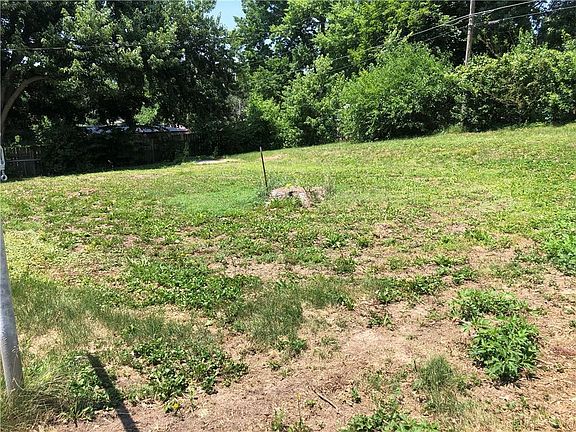 4th image of 3607 Doniphan Ave