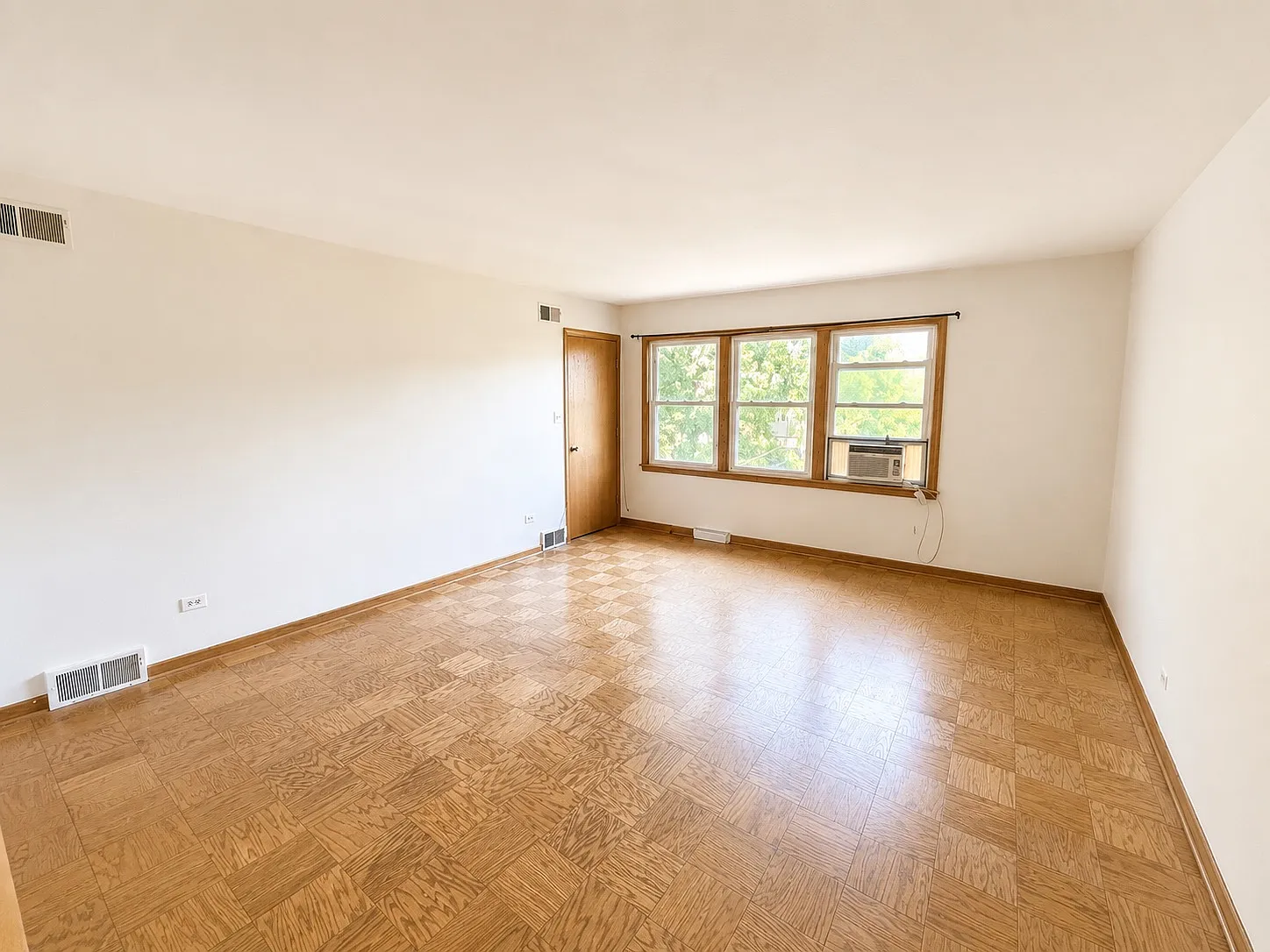 1 bed, 725 sqft, $1,600 — Photo 3