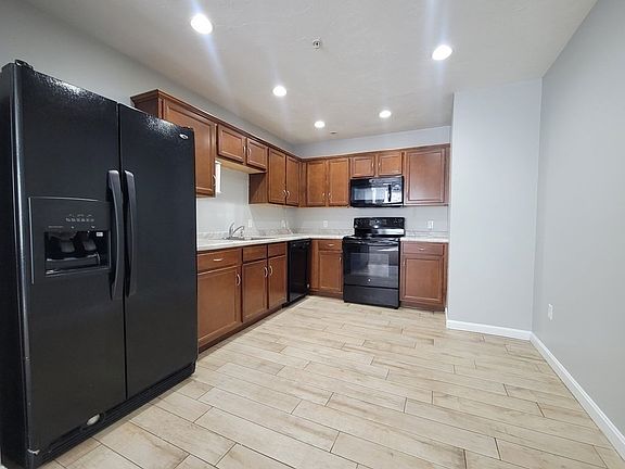 5th image of 70 Oak Street Ext #3E