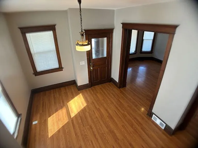 1010 N Elmwood Ave — Photo 3