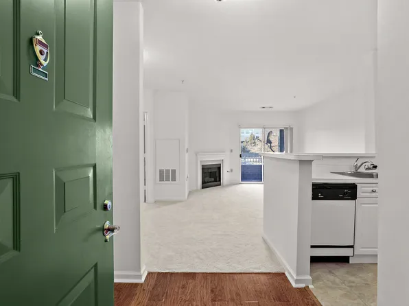 2204 Westcourt Ln APT 105, Herndon, VA 20170
