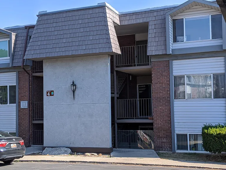1761 Willowbrook Dr — Photo 2