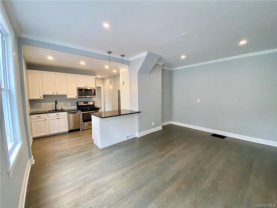 1st image of 352 Ward Ave Floor 1