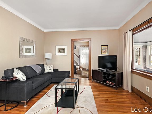 4th image of 336 Gladstone Dr SE
