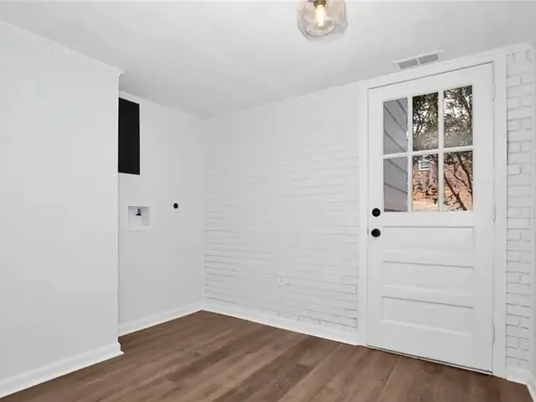 2710 Fordham Dr — Photo 19