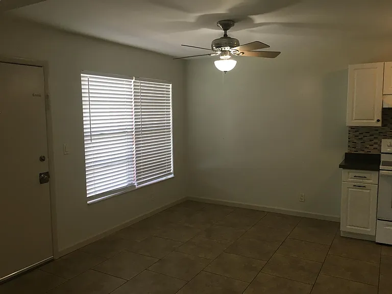 301 SW 12th Ct #2 — Photo 5