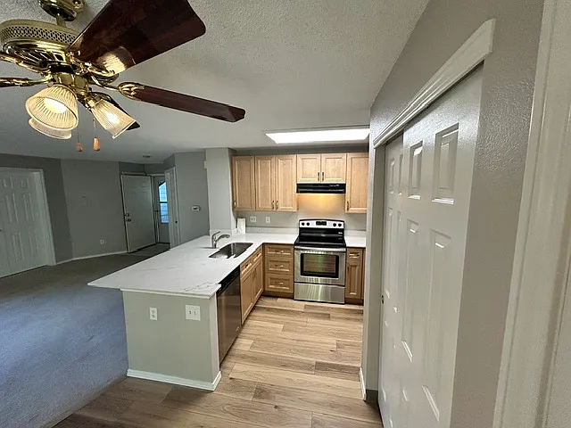 2 bed, 840 sqft, $2,100 — Photo 3