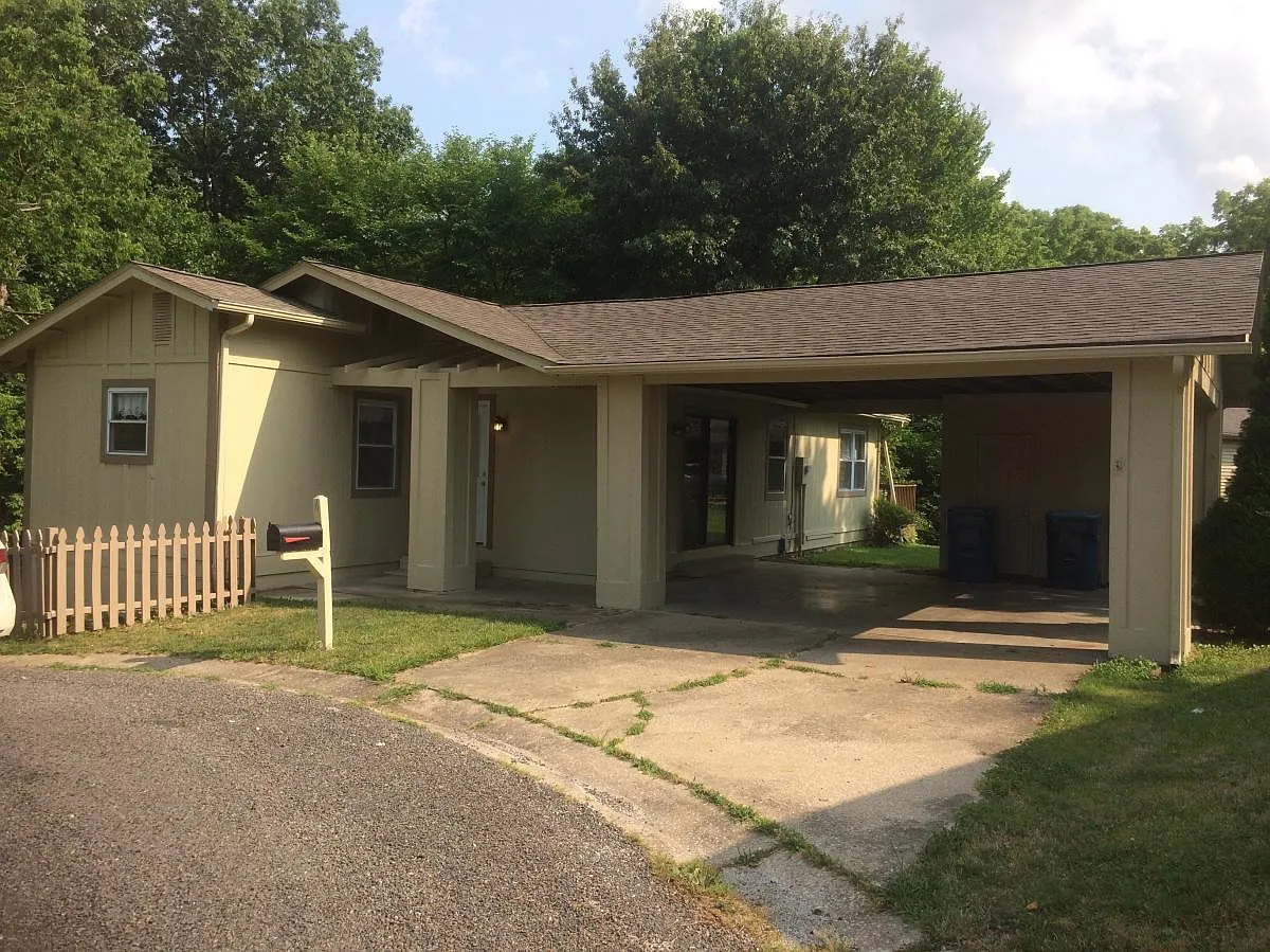 3 bed, 1404 sqft, $2,000 — Photo 1