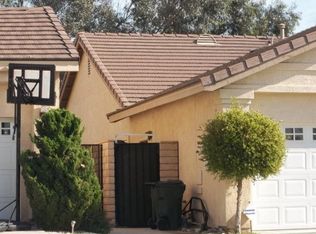 7597 Creighton Ct, Fontana, CA 92336