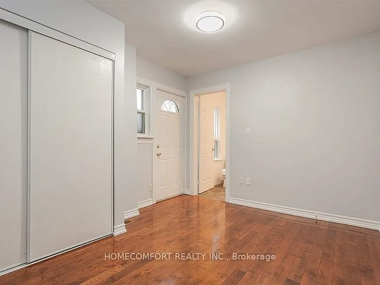 208 Manning Ave — Photo 10
