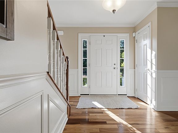 3rd image of 1640 Heritage Dr