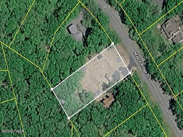 1st image of 402 Maple Ridge Dr