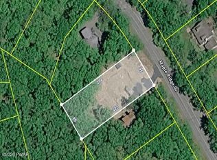 402 Maple Ridge Dr, Hawley, PA 18428