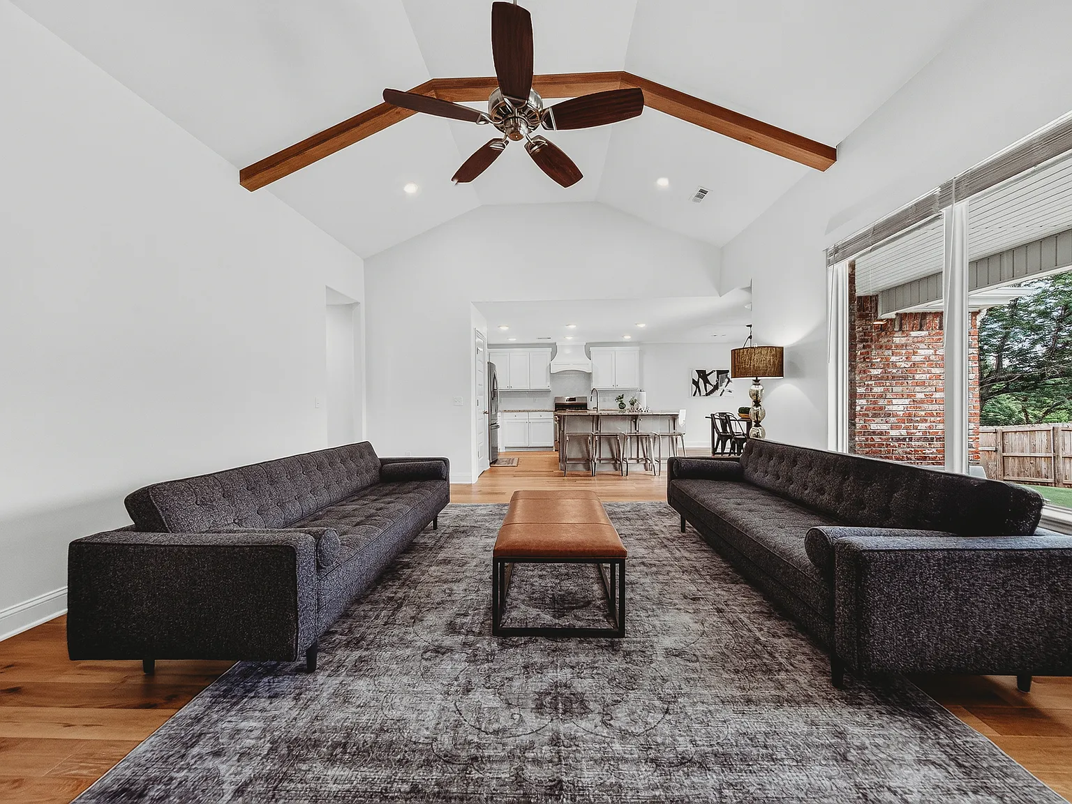 4 bed, 2000 sqft, $2,300 — Photo 3