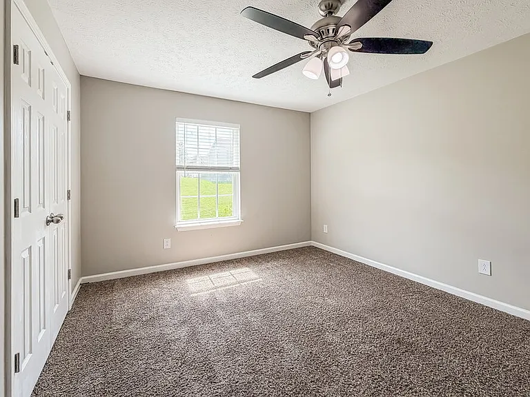 1910 Lawndale Dr — Photo 13