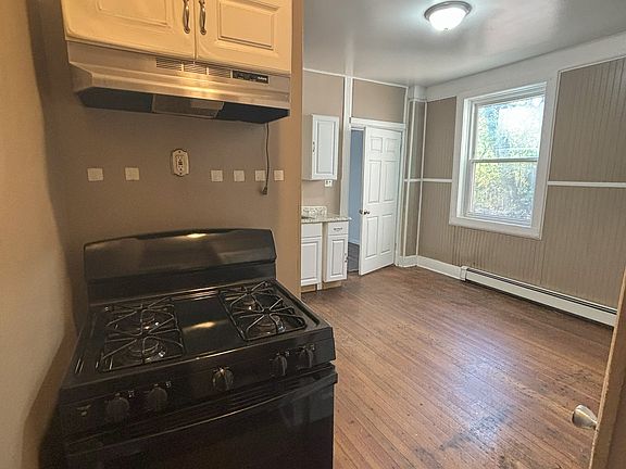 3rd image of 138 Morton Ave #2