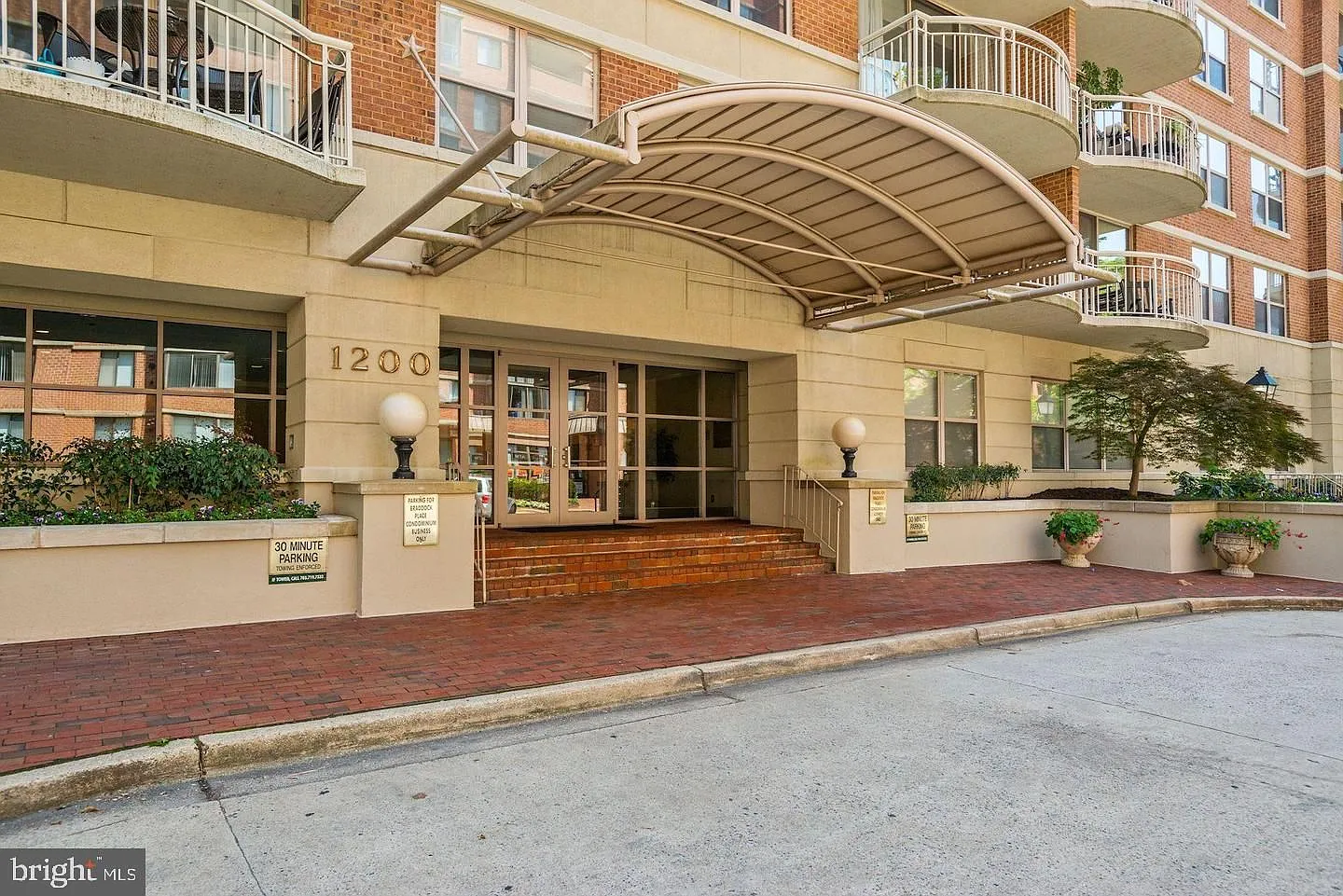 Braddock Place — Photo 2