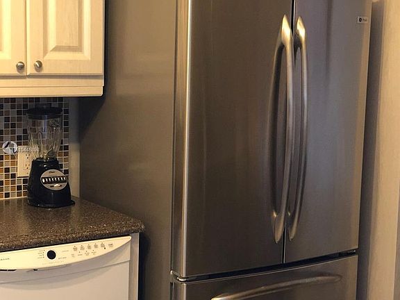 5th image of 100 Bayview Dr #1432