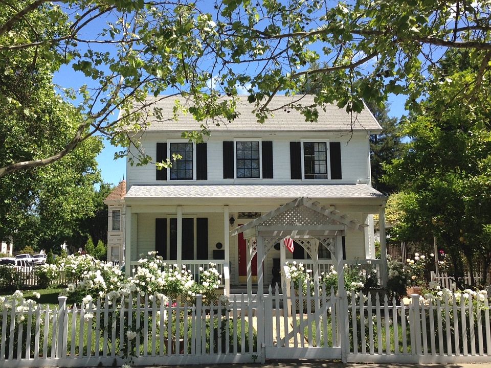 1st image of 396 Brown St