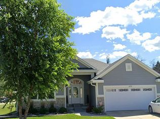 6098 S 39th St, Greenfield, WI 53221