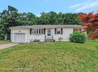 6 Nottingham Dr, Howell, NJ 07731