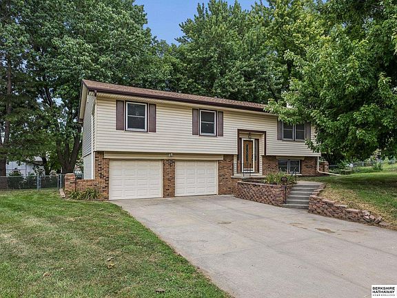 2nd image of 4924 N 117th Cir