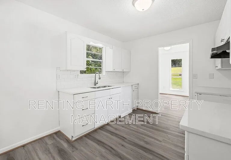 600 Westwood Ave — Photo 11