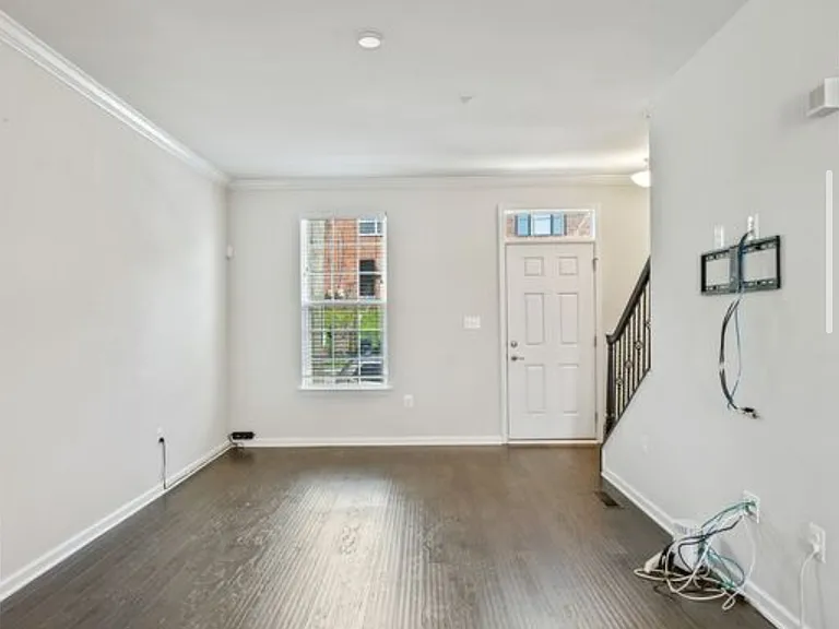 1221 Trenton Pl SE — Photo 4