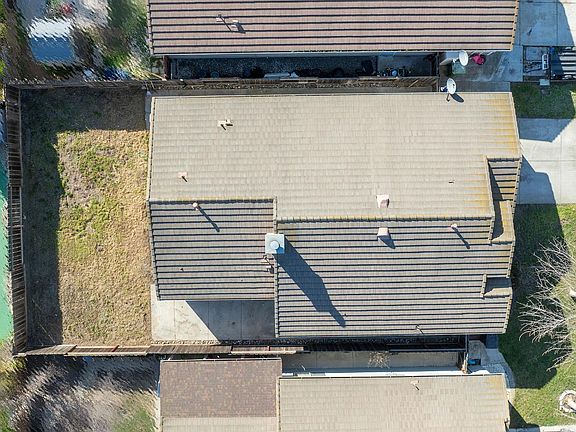 2nd image of 2012 Spring Ln