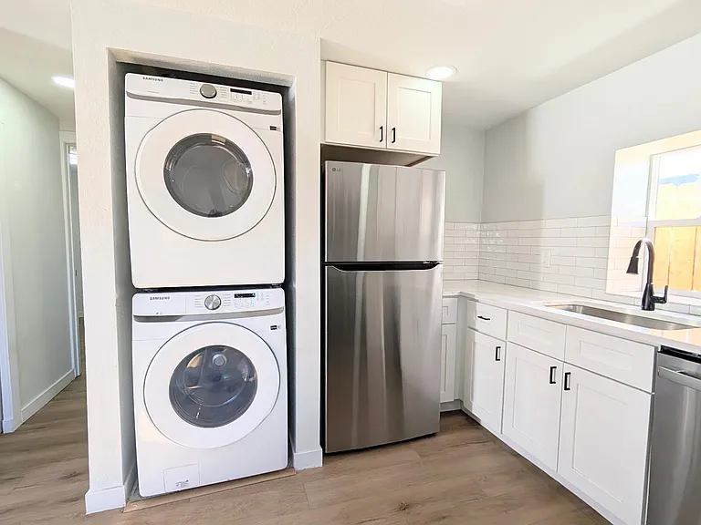 4310 N Steele St — Photo 3