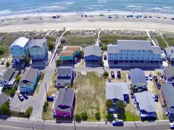703 Lake Park Boulevard S, Carolina Beach, NC 28428