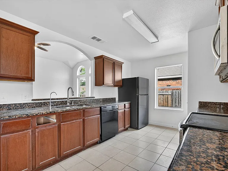 204 Lamont Rd — Photo 16