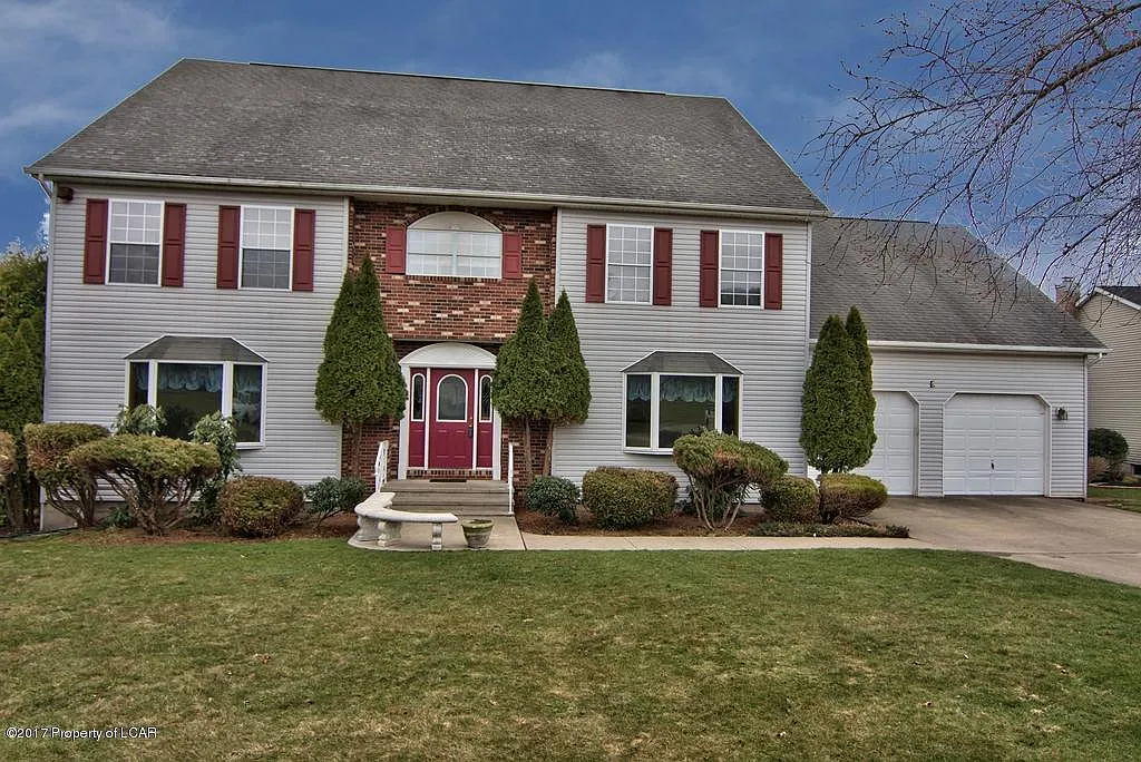 136 Lakeview Trl photo 1