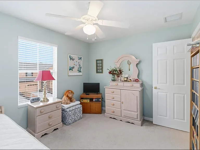 1240 Retreat View Cir — Photo 19